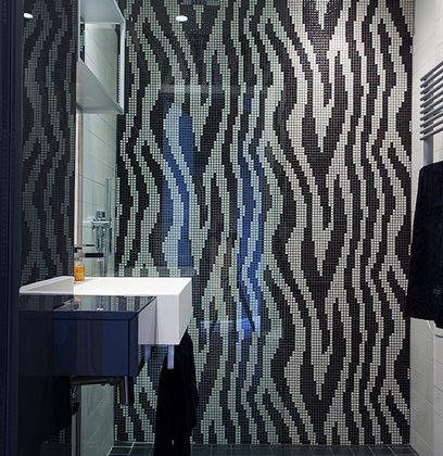 Badrumsinspiration - Dusch med mosaik i zebramönster