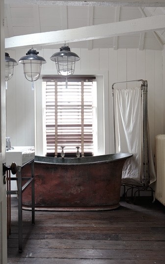 badrumsinspiration skapa stilen badrumsdrom industriellt badrum badrum som forr i tiden alastair hendy via telegraph badrumsdrommar