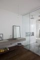 Badrumsinspiration - Badrum i betong med tassbadkar och betongtvättställ i Sao Paolo Brasilien