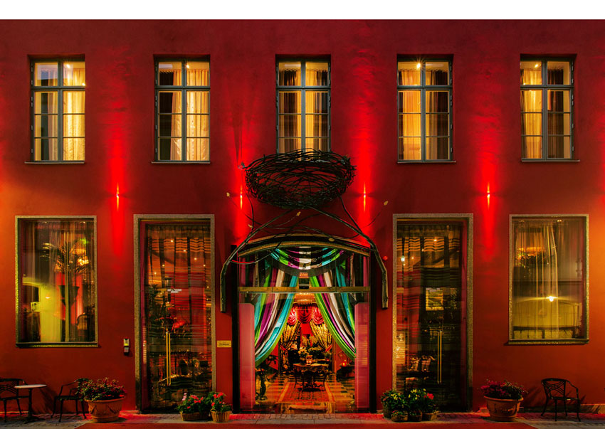 badrum-inspiration_guld-mosaik-lyxigt_hotel-dorsia-goteborg_badrumsdrommar_exterior_850px