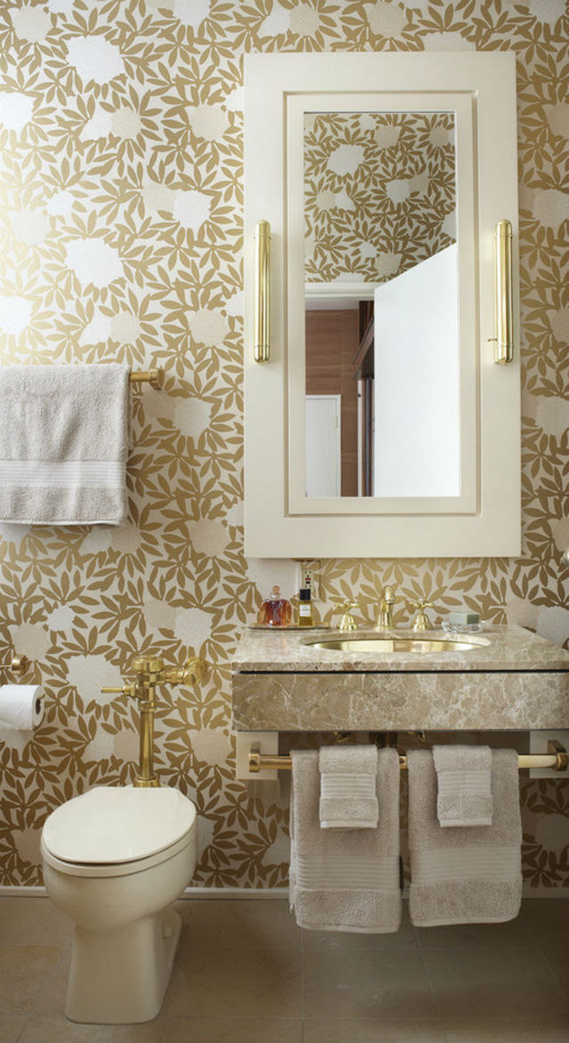 Badrumsinspiration - badrum inspiration guld tapet gasttoalett massing guld detaljer marmor photo jessica lagrange modern home decor badrumsdrommar