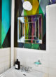Badrumsinspiration - Färgstark gästtoalett med tapet hemma hos Marie Helene de Taillac i New York