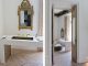 Badrumsinspiration - Eklektiskt badrum med guldmosaik, slitet trä och chevron golv i Spanien