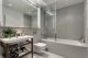 Badrumsinspiration - Badrum med grå mosaik och dold tvättpelare.
