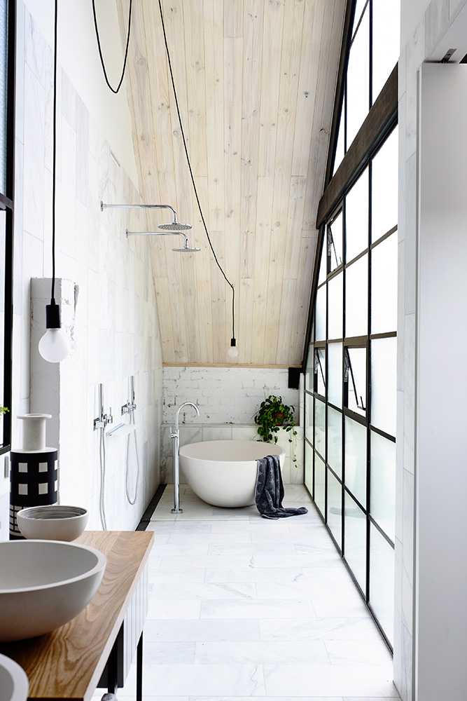 badrum_inspiration_bathroom-inspo_fitzroy-loft_Architects-EAT_photo-derek-swalwell_rund-spegel_badrumsdrömmar_3