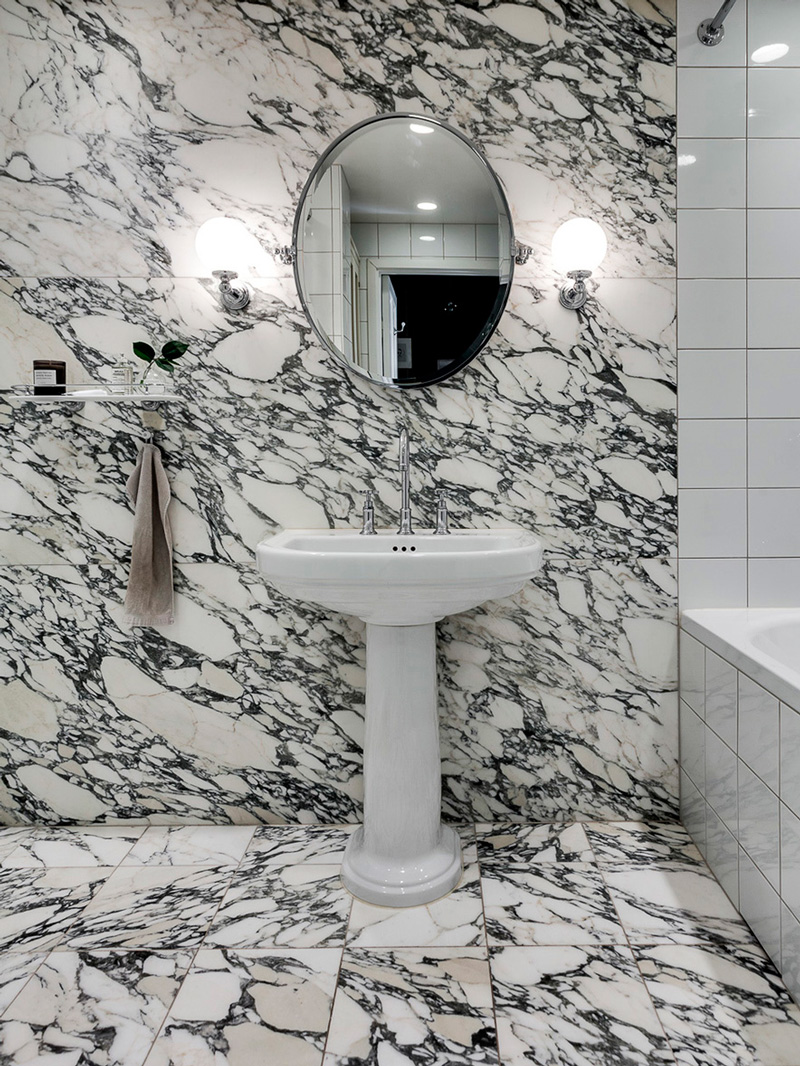 badrumsinspiration marmor badrum inspiration klassiskt marmorbadrum arabescato marmor gammeldags badrumsstil duschdraperi foto alexander white badrumsdrommar