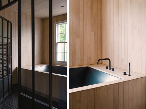 Badrumsinspiration - industriellt badrum med inspiration från Japan med svart stål, svart glasväggar och svarta blandare.