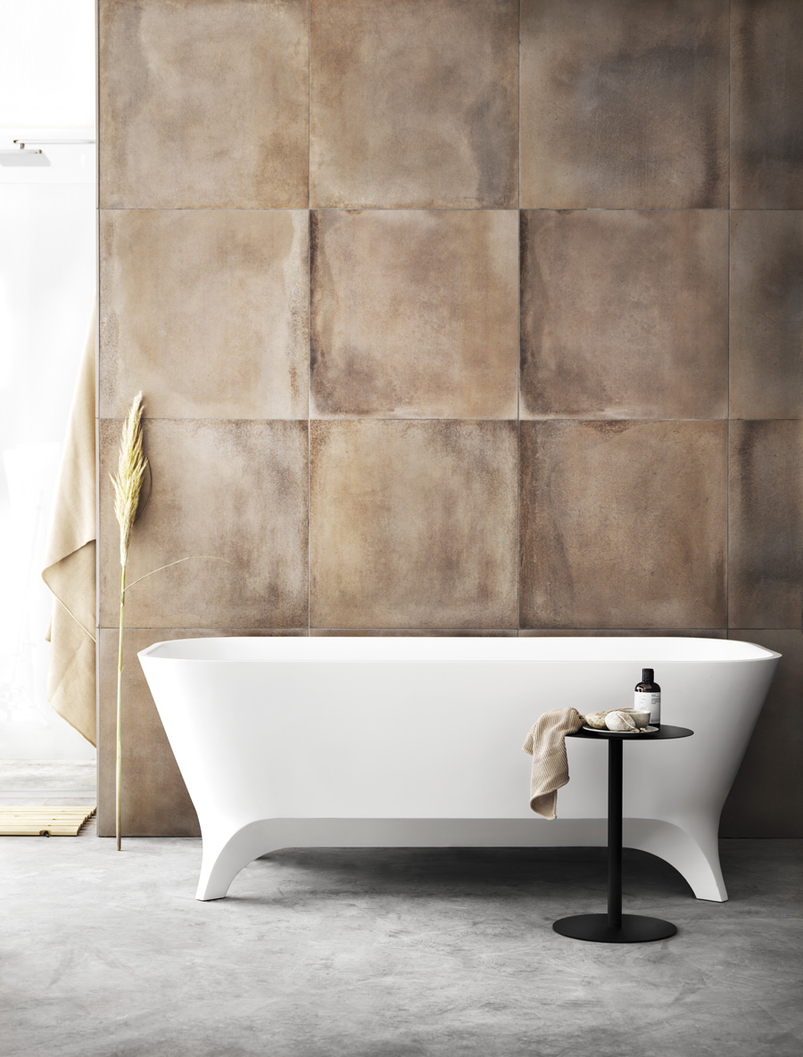 Badrumsnyheter 2019 och badrumsinspiration från Svedbergs med Savon badkar i solid surface.