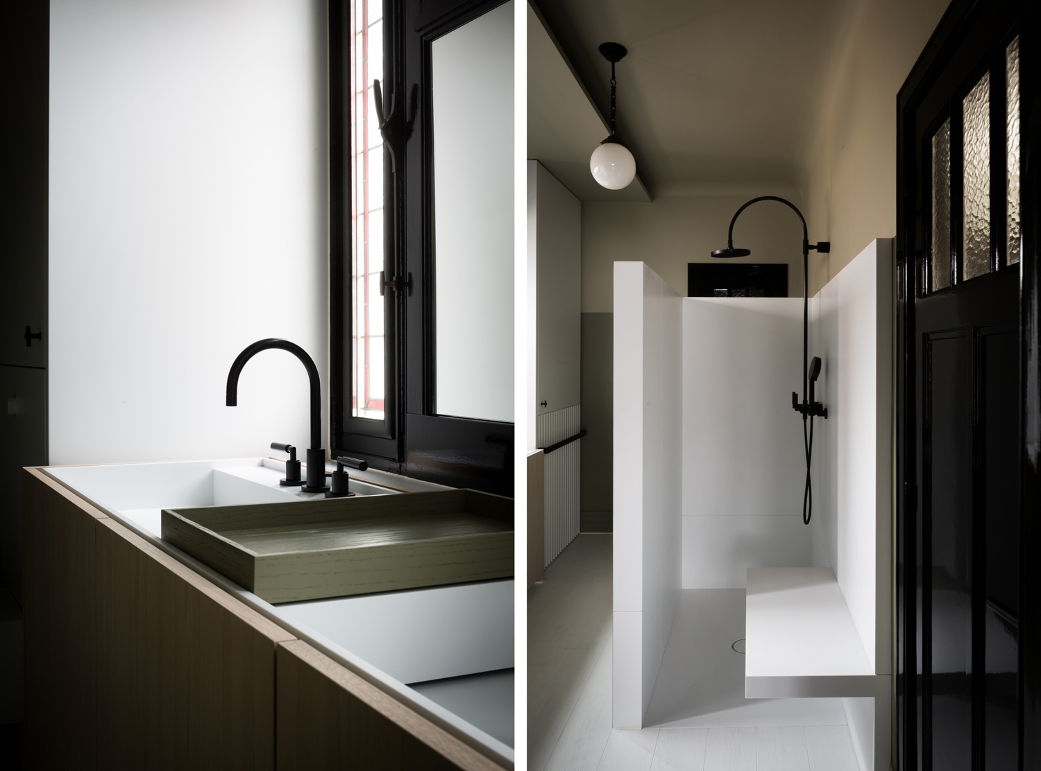 Badrumsinspiration - Mörkt och modernt badrum med jugend detaljer och svarta snickerier i Gent, Belgien, av modernt Frederic Kielemoes.