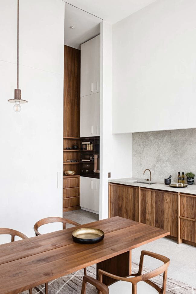 badrumsinspiration morkt tra kok skafferi kalksten bankskiva hans verstuyft architecten penthouse westkaai antwerp belgium foto verne photography badrumsdrommar