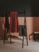 badrumsnyheter burgbad mya svart tra handdukstork badrumsdrommar