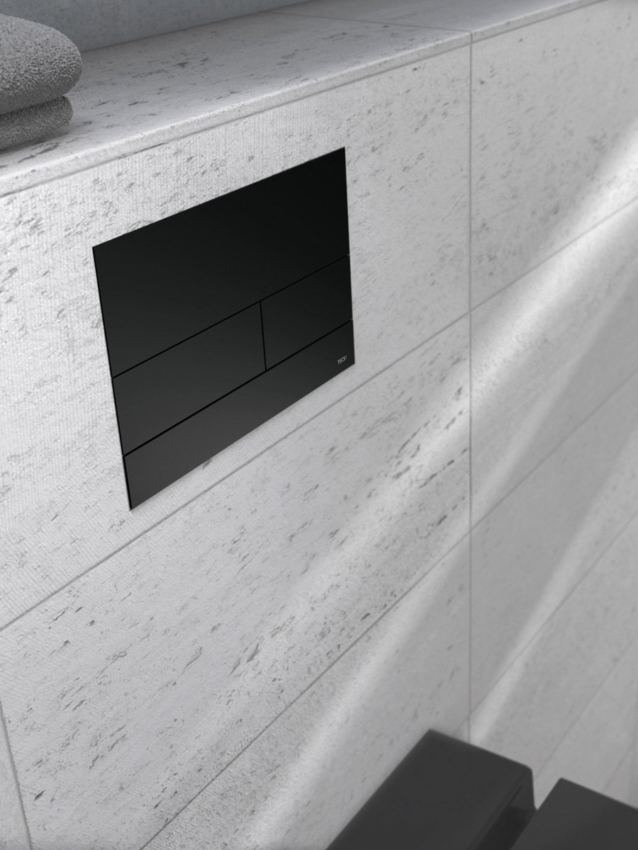 badrumsinspiration modernt kalksten badrum svart spolknapp wc TECE square metall samarbete badrumsdrommar