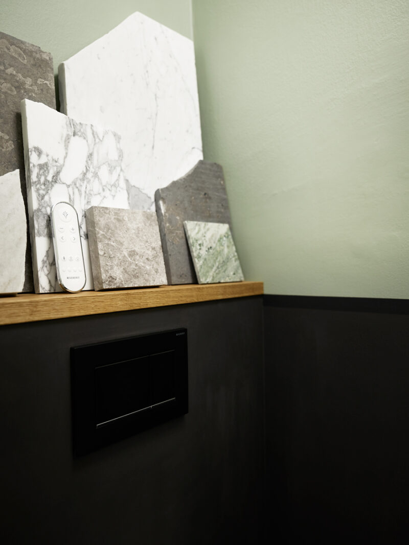 badrumsdrommar badrumsinspo skapa funkis kontor kungsholmen gästwc geberit duschtoalett alcro färg foto åsa liffner