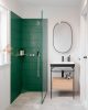badrumsinspiration gront kakel badrum dusch glasvagg oval spegel unidrain classicline corner drain badrumsdrommar