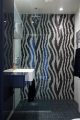 Badrumsinspiration - Dusch med mosaik i zebramönster