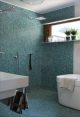 badrum-inspiration-1960_turkos-mosaik-retro-bathroom_foto-Fredrik-Sweger_via-Skona-hem_badrumsdrommar_2