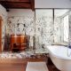 Badrumsinspiration - Flödig marmor i badrum med badtunna, duschvägg i krom, fristående badkar, dubbla tvättställ på fot, oval spegel i Seldorf East Village Townhouse, New York