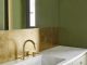 Badrumsinspiration - badrum inspiration brass green bath arago street apartment miriam barrio studio photo jose hevia badrumsdrommar 1