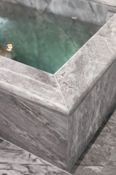 Badrumsinspiration - Grå marmor i badrum och spa på Nobis Hotel Copenhagen