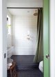 badrumsinspiration marmor vitt 15x15 kakel halvforband takdusch duschdraperi gron skjutdorr mazen studio foto michael graydon styling stacey smithers bathroom badrumsdrommar