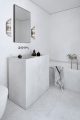 badrumsinspiration modernt badrum inspiration kalksten badrumsmobel limestone art deco badrumsbelysning palos verdes estate design mandy graham foto jasper carlberg badrumsdrommar