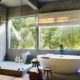 badrumsinspiration kändis badrum inspiration hemma hos kris jenner fristaende badkar pall charlotte perriand hidden hills foto william abranowicz via architectural digest badrumsdrommar
