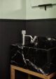 badrumsdrommar badrumsinspiration skapa funkis kontor kungsholmen gästwc nero marquina tvättställ dornbracht meta blandare alcro färg foto åsa liffner