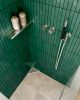 badrumsinspiration gront kakel badrum dusch inbyggda blandare unidrain classicline corner drain badrumsdrommar